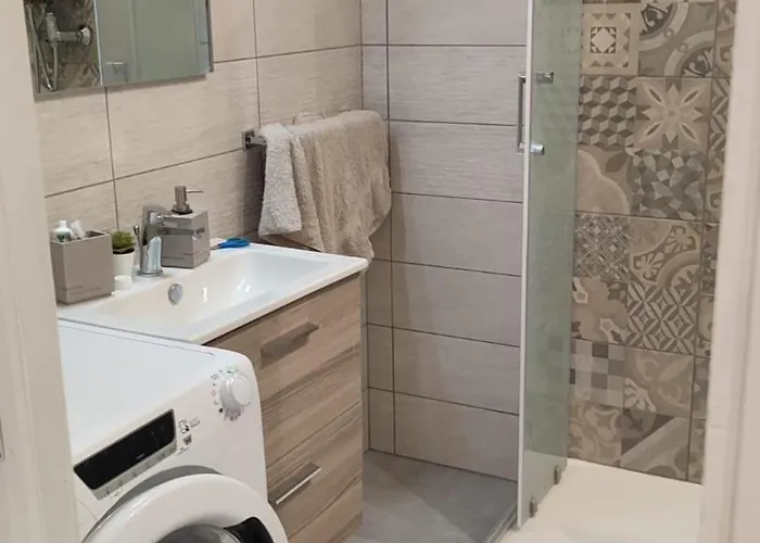 Trieste's House Deluxe بيت ضيافة *